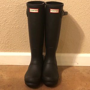 Hunter rain boots black size 6
